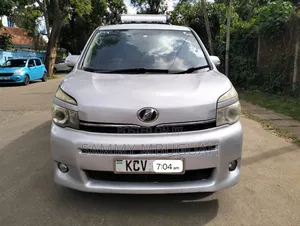Toyota Voxy 2012 Silver