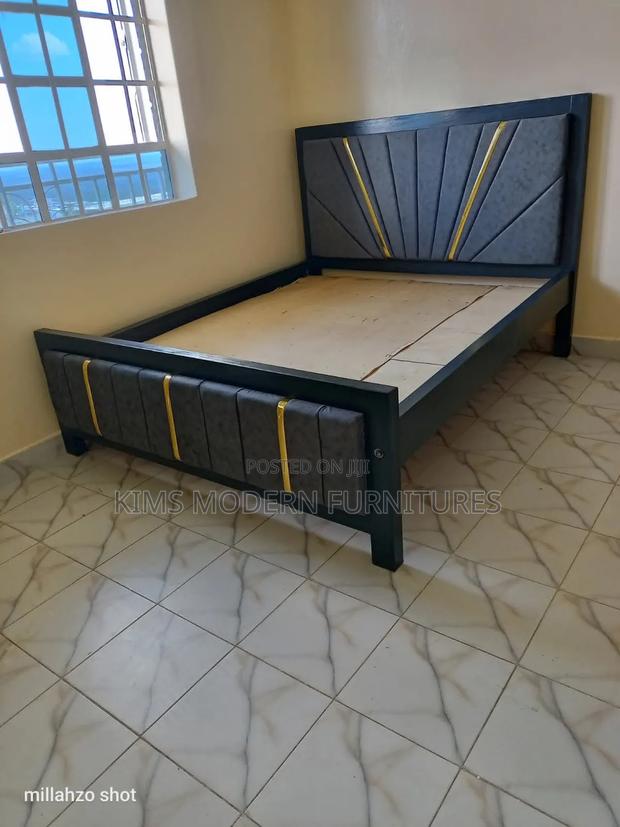 Mocket Bed Gray Black Frame