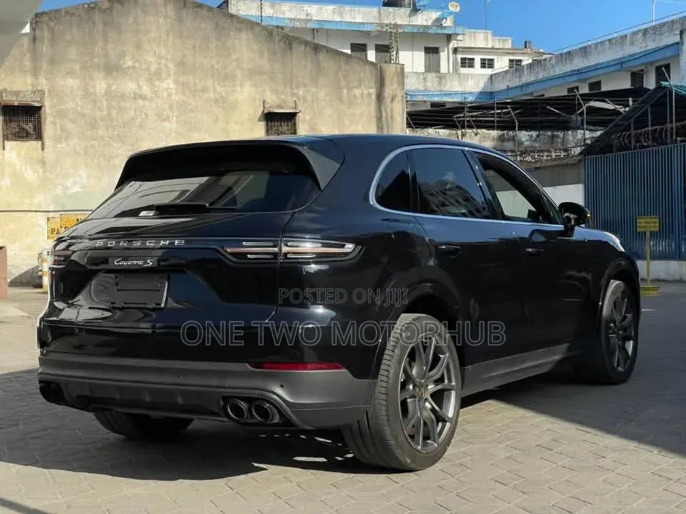 Porsche Cayenne 2018 Gray