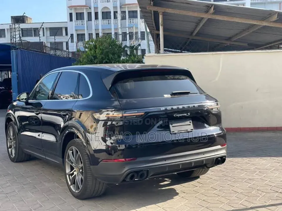 Porsche Cayenne 2018 Gray