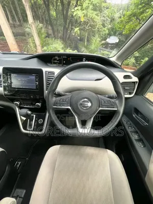 Nissan Serena 2018 Blue