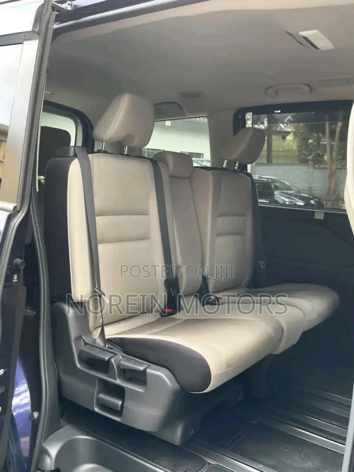 Nissan Serena 2018 Blue