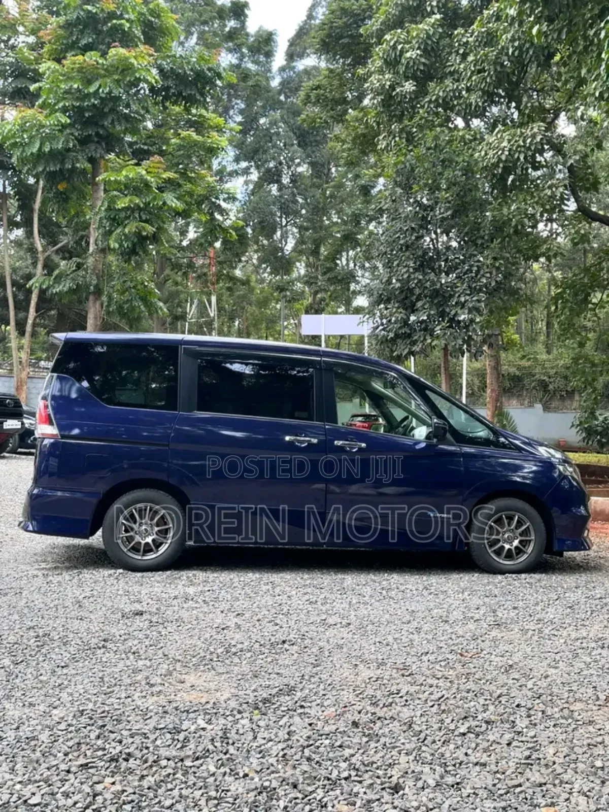 Nissan Serena 2018 Blue