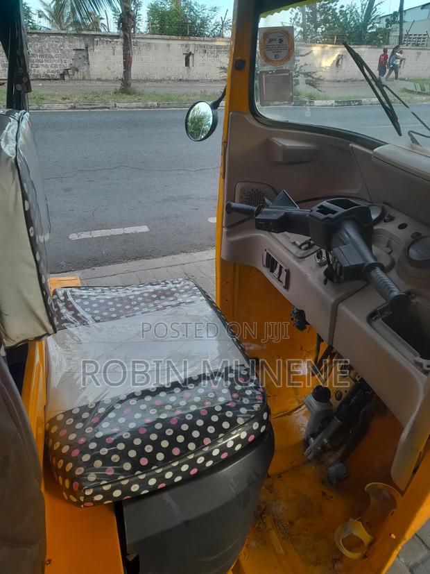 Bajaj RE 2023 Yellow - thumbnail 6