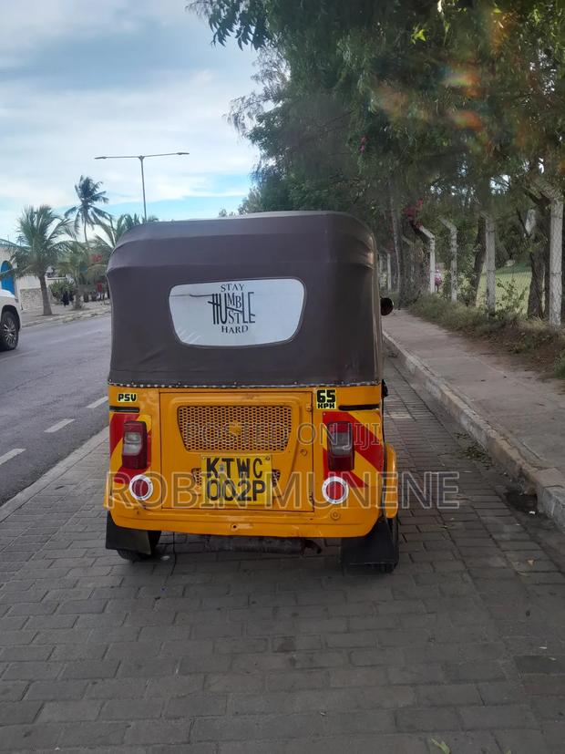 Bajaj RE 2023 Yellow - thumbnail 7
