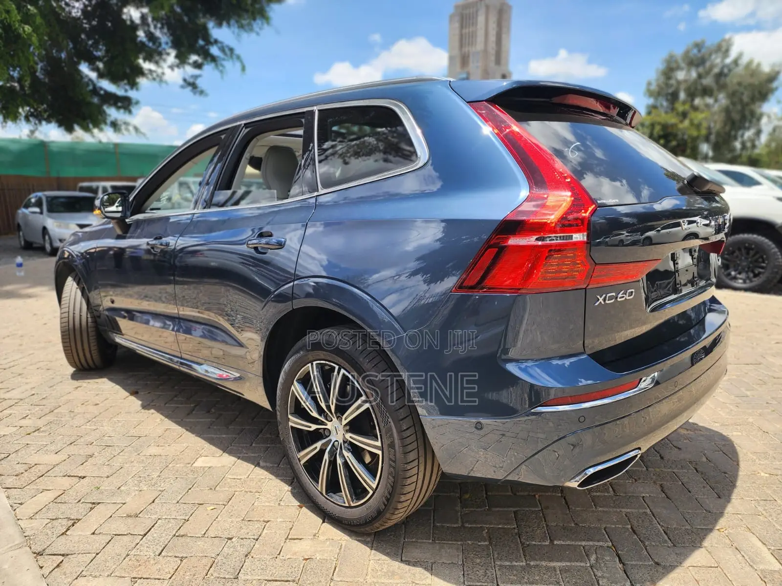 Volvo XC60 2019 Blue