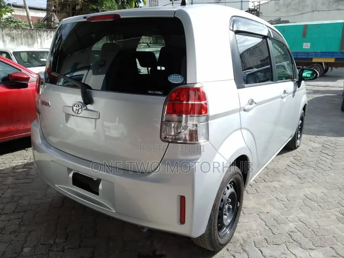 Toyota Spade 2018 Silver