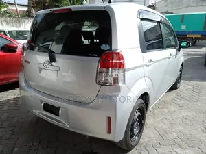 Toyota Spade 2018 Silver