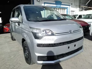 Toyota Spade 2018 Silver