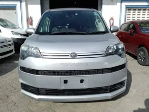 Toyota Spade 2018 Silver