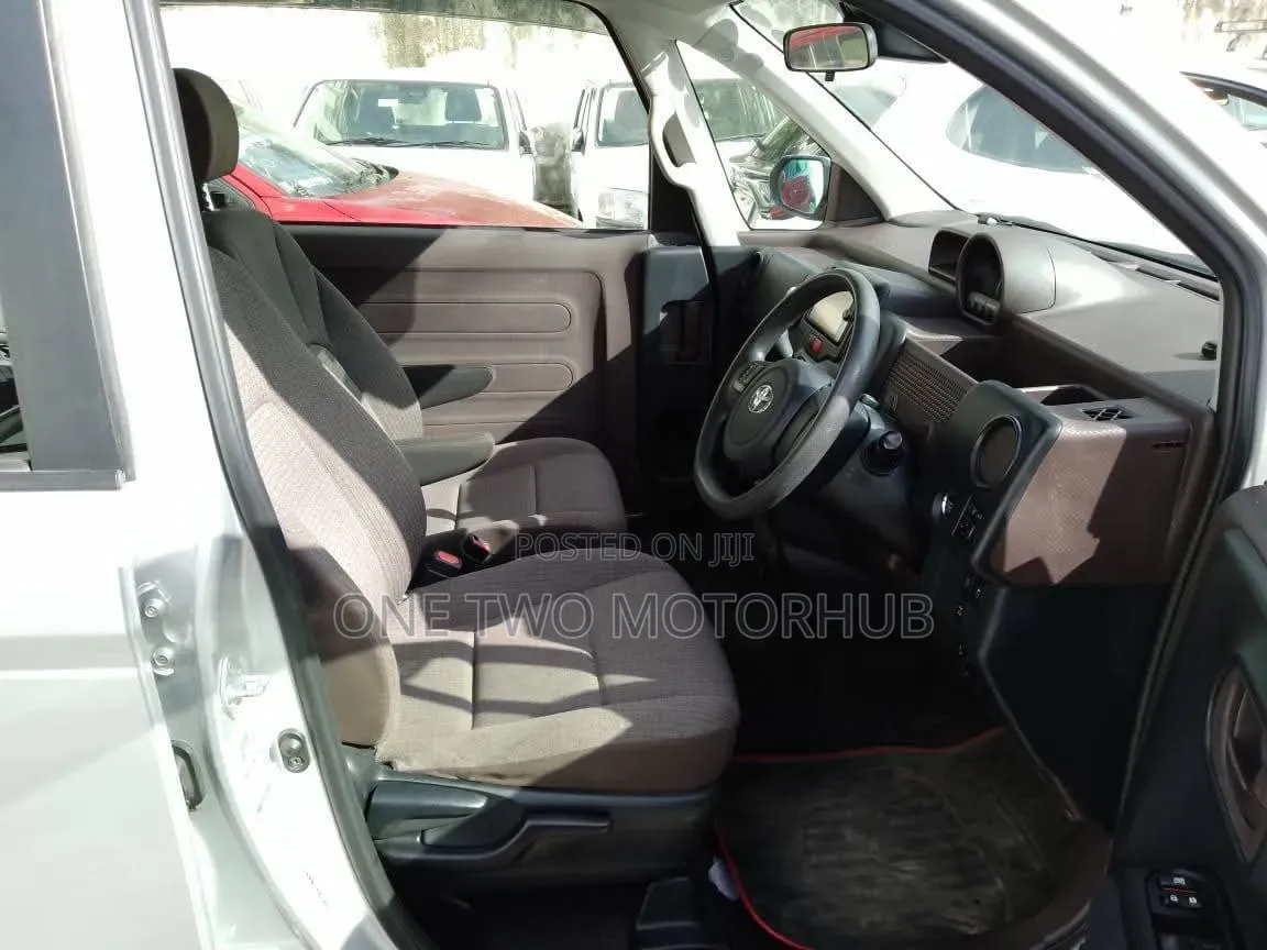 Toyota Spade 2018 Silver