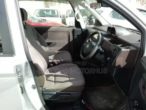 Toyota Spade 2018 Silver