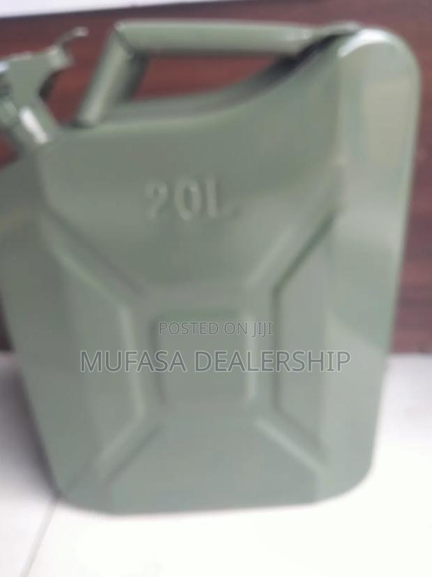 Portable Safety Fuel Jerrycan - thumbnail 2