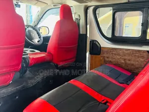Toyota HiAce 2018 Silver