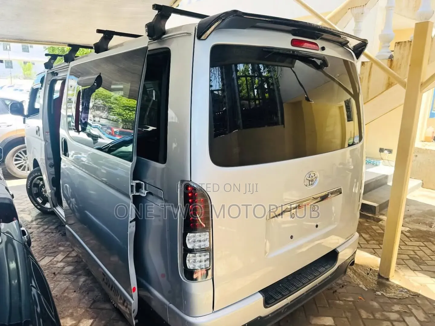 Toyota HiAce 2018 Silver
