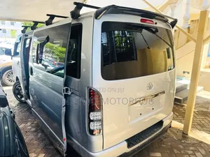 Toyota HiAce 2018 Silver
