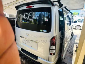 Toyota HiAce 2018 Silver