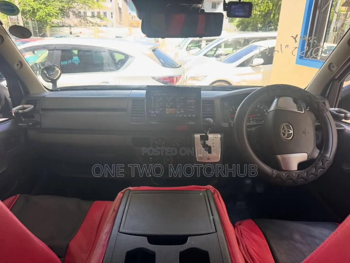 Toyota HiAce 2018 Silver