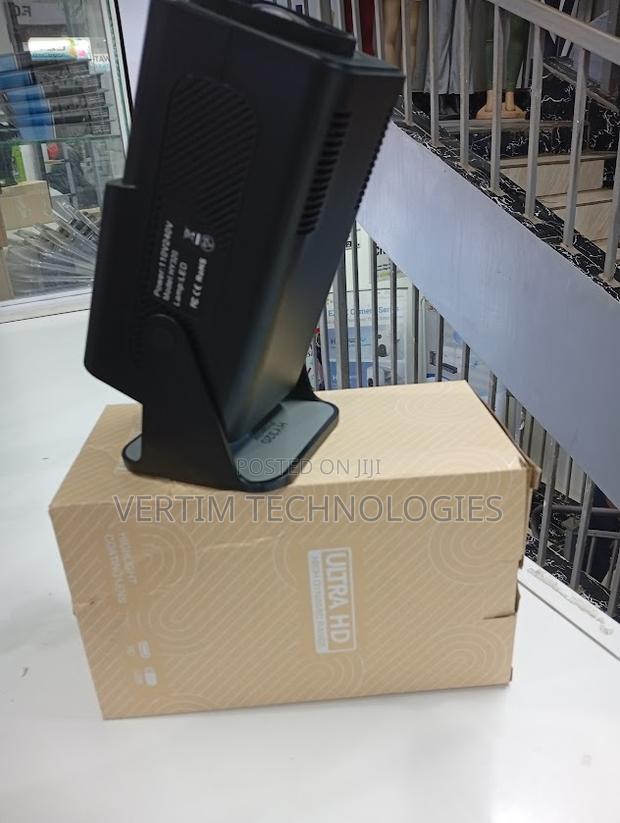 Ultra High Quality Mini Wifi Android Projector With Inbuilt Speaker
