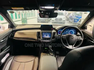 Toyota Crown 2018 White