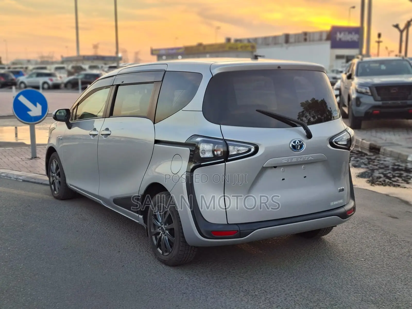 Toyota Sienta 1.5 AWD 2019 Silver
