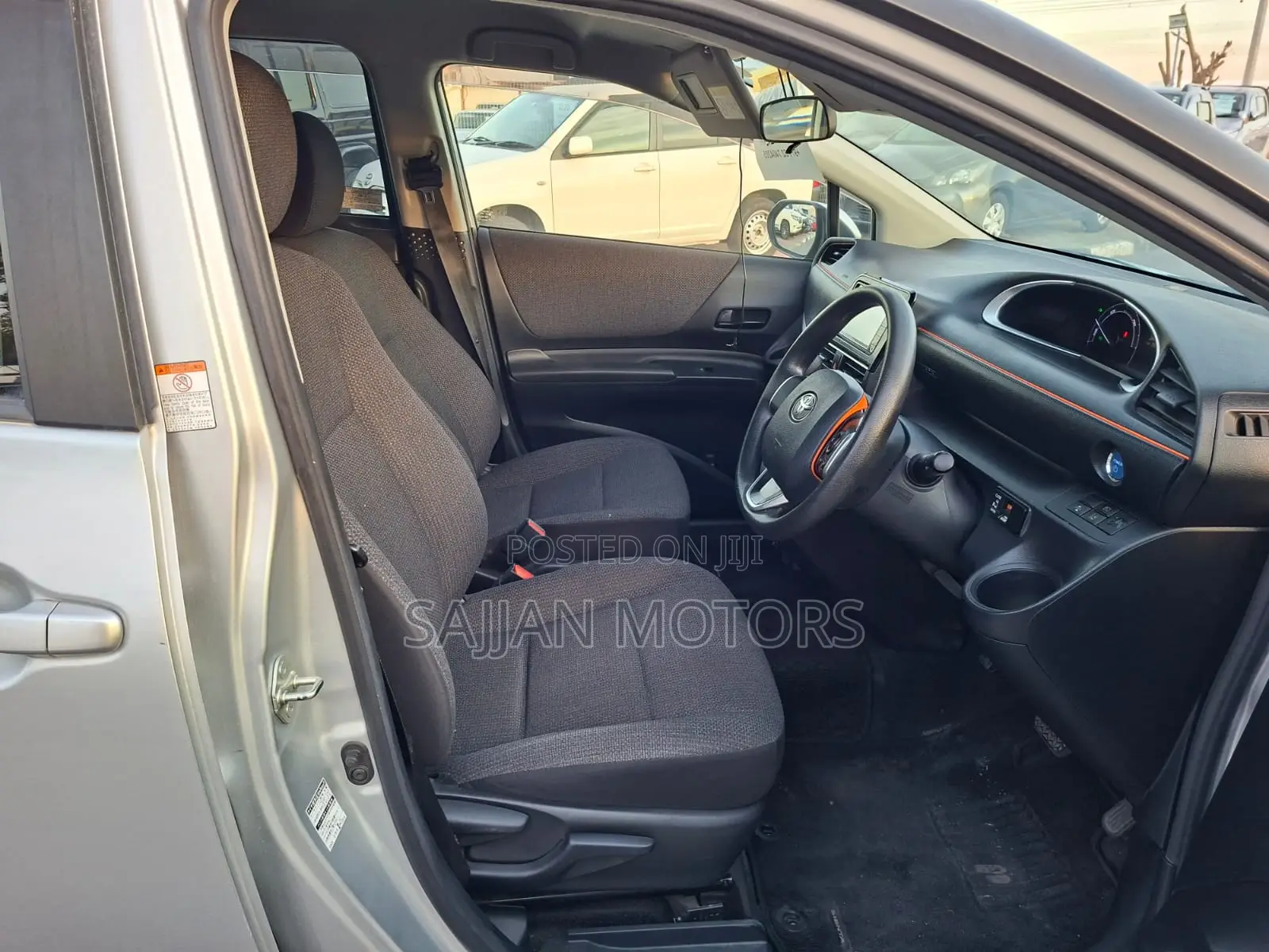 Toyota Sienta 1.5 AWD 2019 Silver