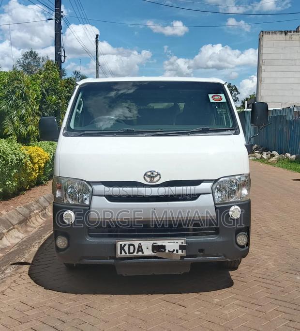 Toyota HiAce 2014 White