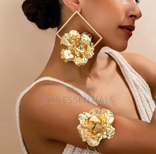 Stylish and Modern Earrings - thumbnail 13