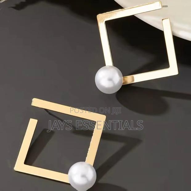 Stylish and Modern Earrings - thumbnail 14