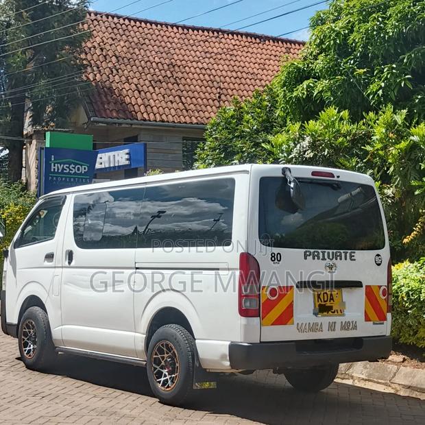 Toyota HiAce 2014 White - thumbnail 3