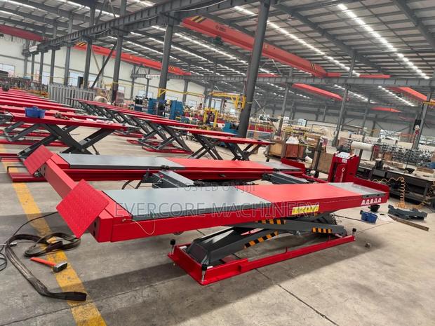 Ccommercial Big Car Scissor Lift Machine 4tonne Capacity.