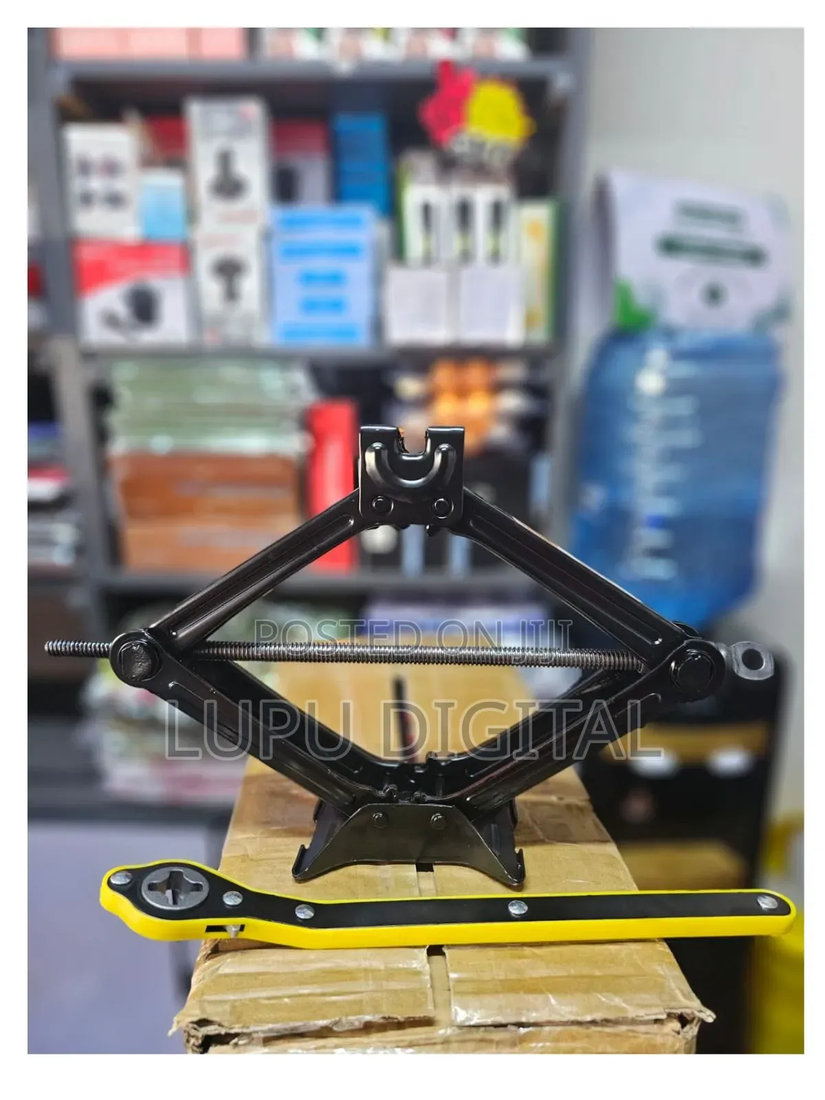 Scissor Jack With Wrench 
2 Tonnes New Design