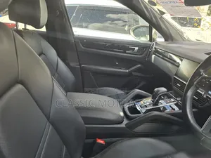 Porsche Cayenne Base AWD 2020 Ivory