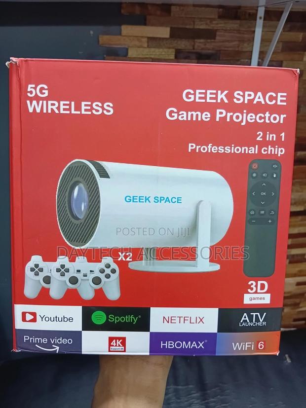Geek Space Gaming Entertainment Projector Bundle - thumbnail 3