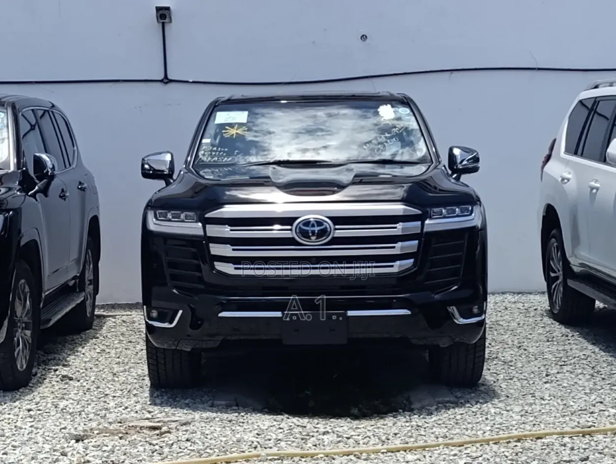 Toyota Land Cruiser LC300 2023 Black