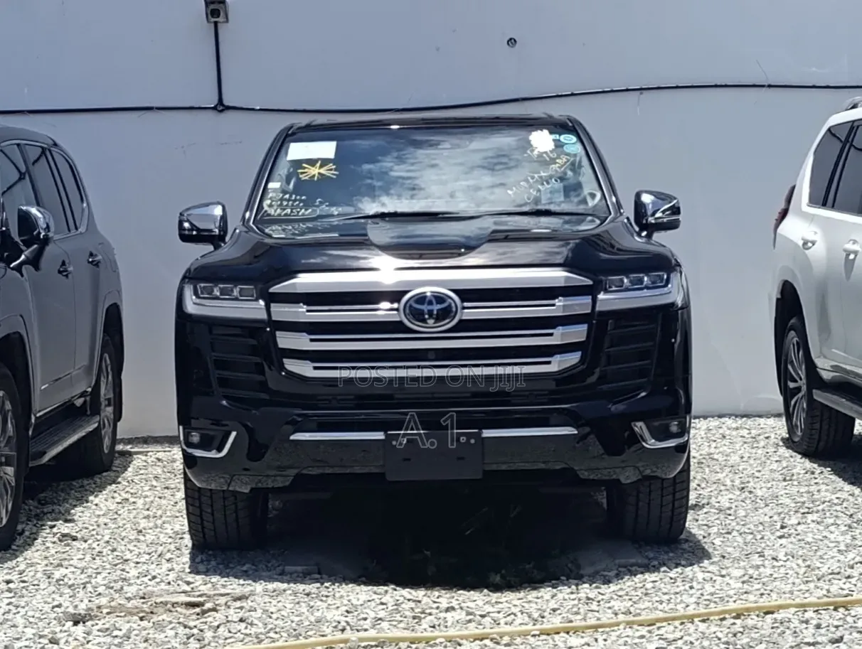 Toyota Land Cruiser LC300 2023 Matt Black