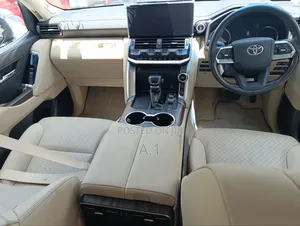 Toyota Land Cruiser LC300 2023 Black