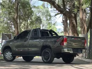 Toyota Hilux Revo Single Cab Deisel 2.4 RWD 2019 Gold