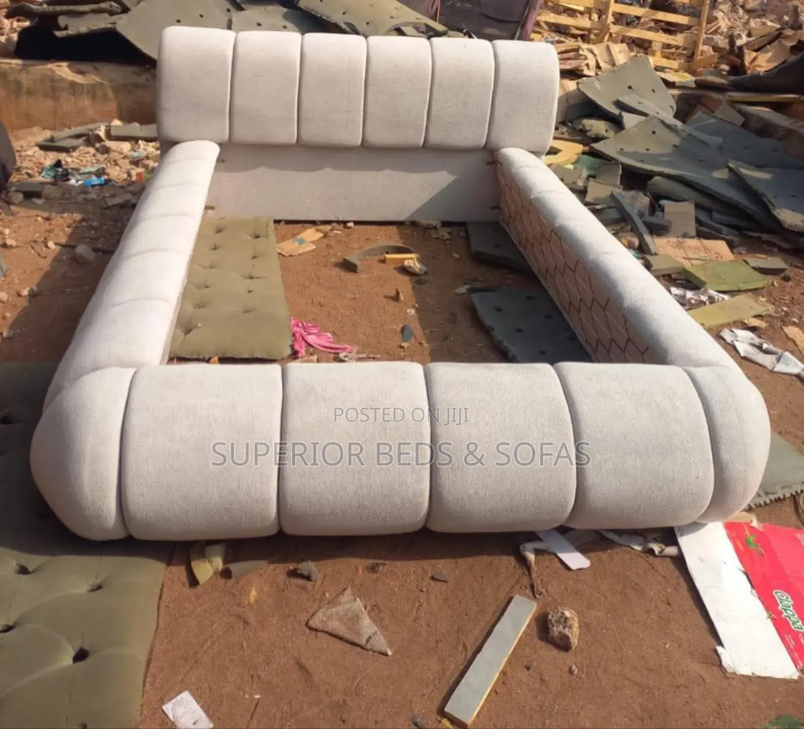 5x6 Cream/ White Bubbly Bubble Bed