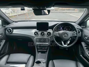 Mercedes-Benz GLA-Class 2019 Pearl