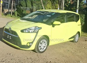 Toyota Sienta 1.5 Hybrid FWD 2019 Green