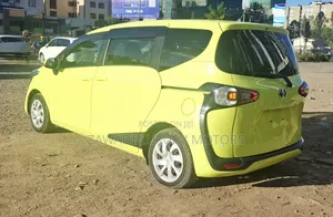 Toyota Sienta 1.5 Hybrid FWD 2019 Green