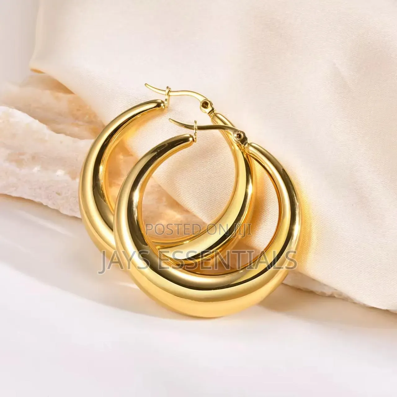Transform Your Looks With Our Elegant and Modern Earrings