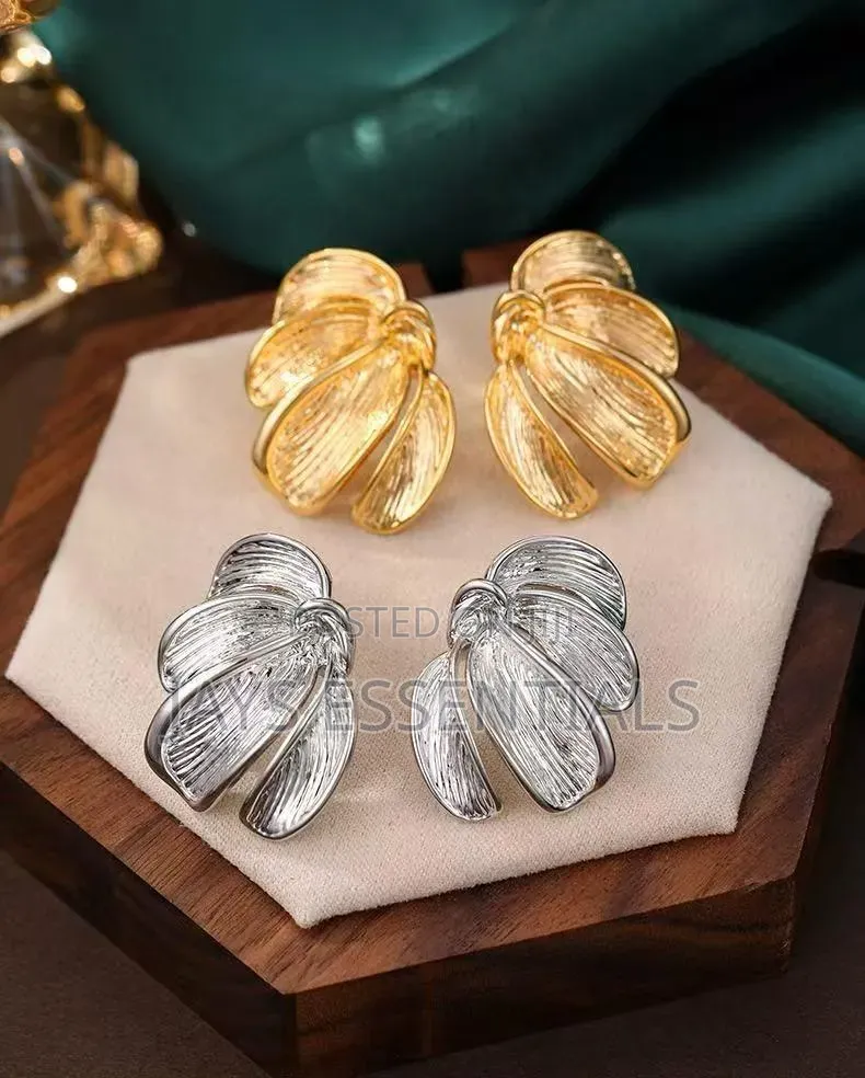 Transform Your Looks With Our Elegant and Modern Earrings