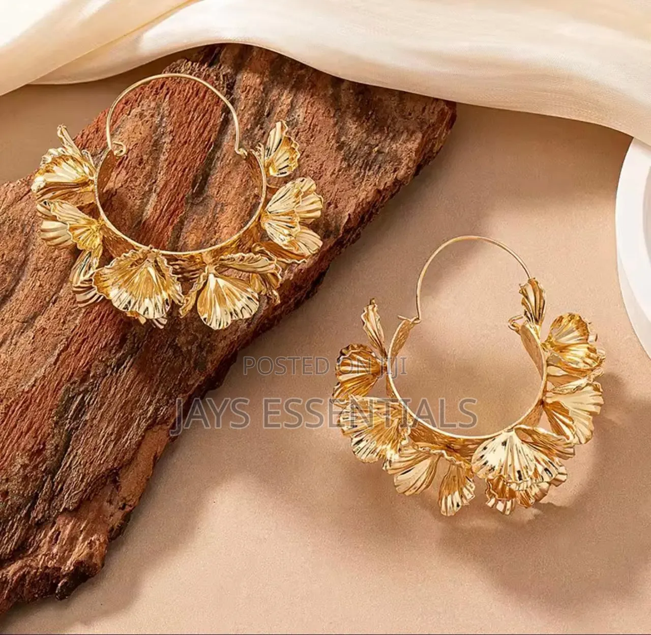 Transform Your Looks With Our Elegant and Modern Earrings