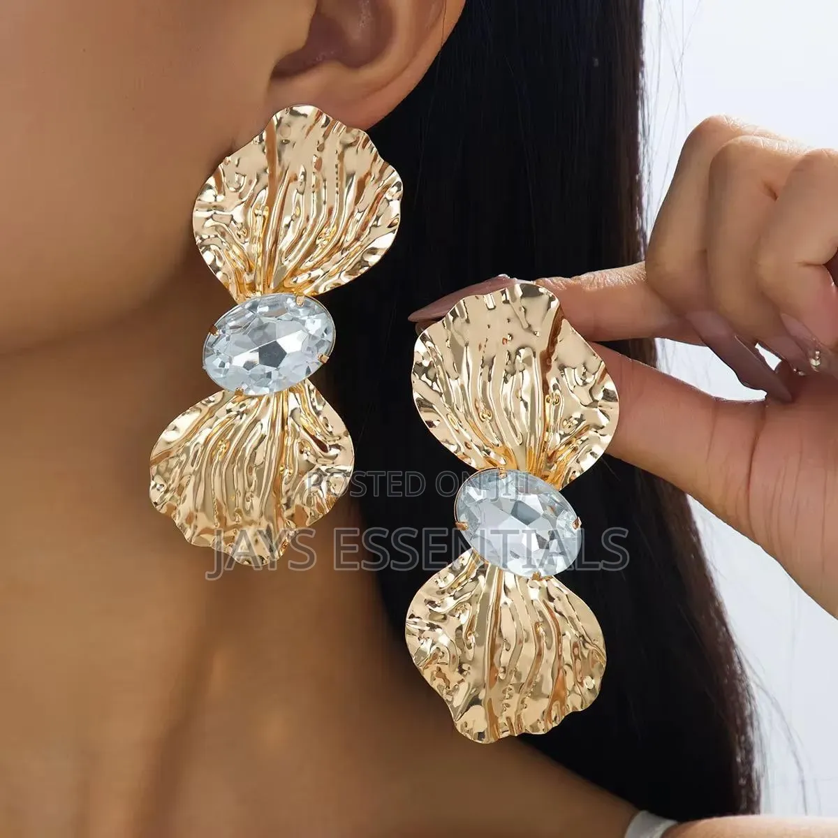 Transform Your Looks With Our Elegant and Modern Earrings