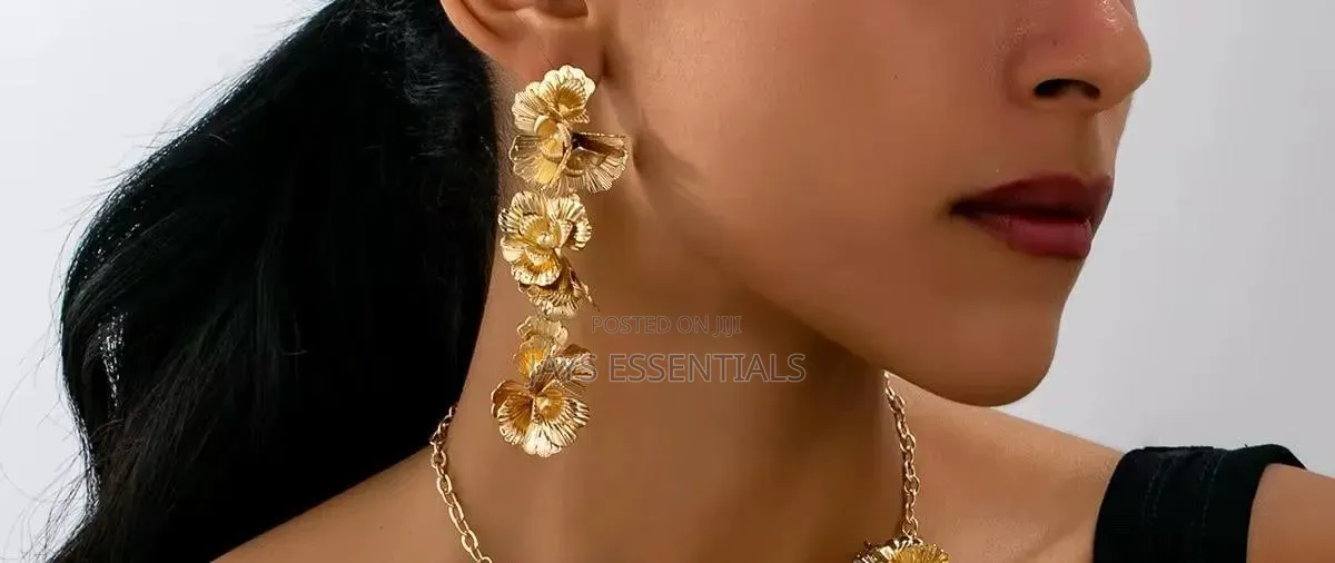 Transform Your Looks With Our Elegant and Modern Earrings