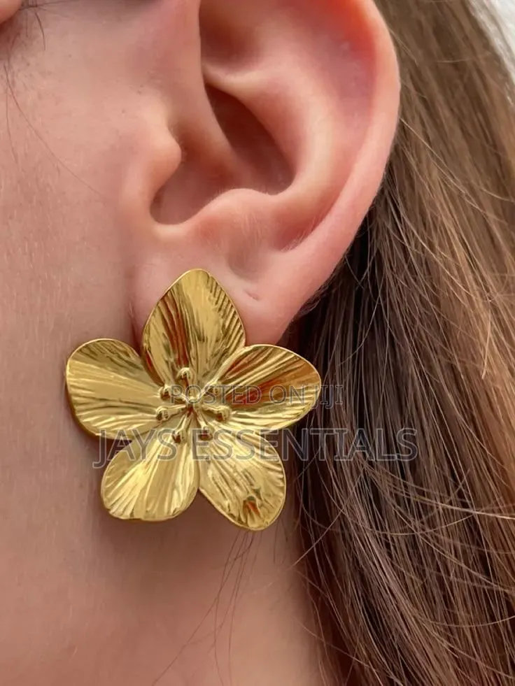 Transform Your Looks With Our Elegant and Modern Earrings