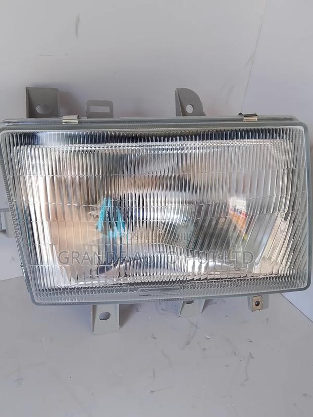 Right Head Lamp; Hyundai Hd65/72 (Genuine) - main view