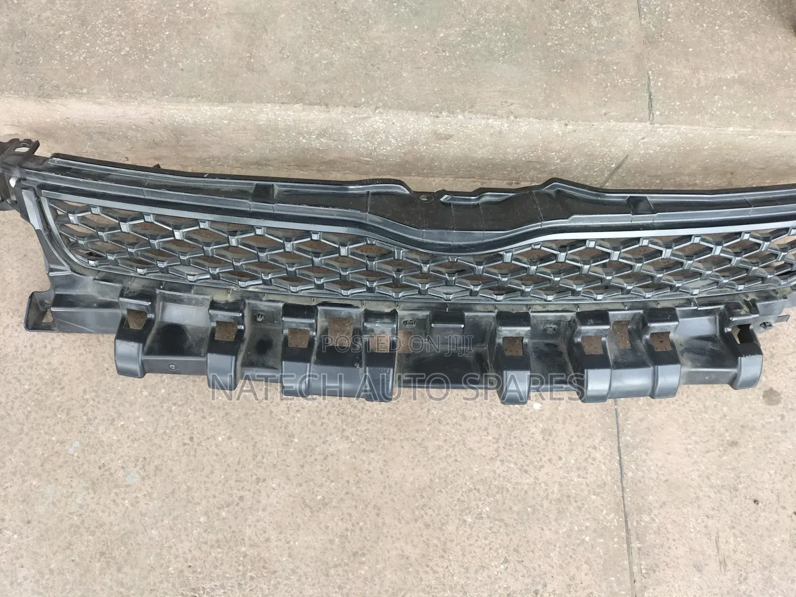 Toyota Voxy 2013 Grill
